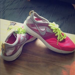 Nike lunarlon running sneakers